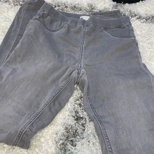 HIGH WASTED grey skinny jeans!